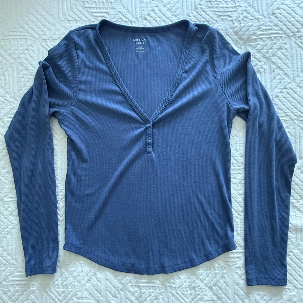 American Eagle Outfitters Navy V‑Neck Long Sleeve Henley